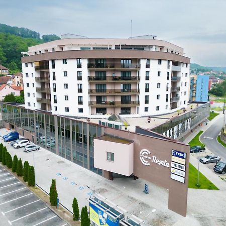 City Center Accommodation - 308 Resita Esterno foto